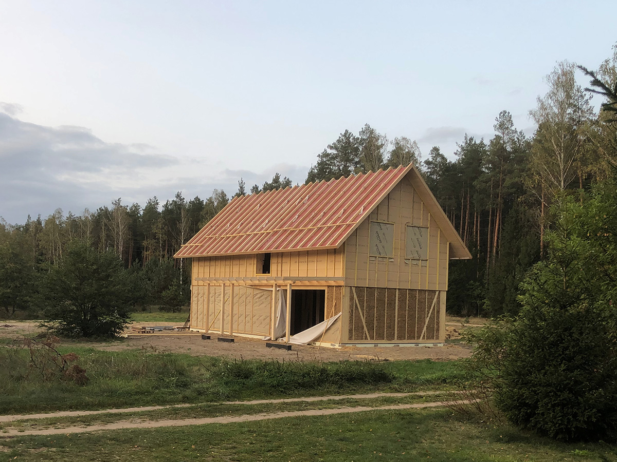 Końcowy etap budowy domu modułowego w wykonaniu firmy Domy ze Słomy